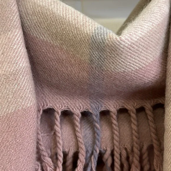 Burberry Vintage 100% Cashmere Made in Scotland Long Scarf w/two-sided fringe - Picture 12 of 12